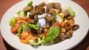 Waspeensalade met pistacheyoghurt