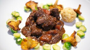 Hertenstoof met Pommes Amandes