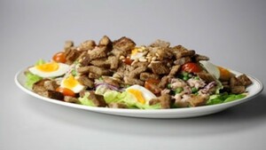 Maaltijdsalade met zelfgemaakte croutons