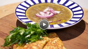 Rode uiensoep met rösti