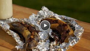 Barbecuebanaan met sinaasappel-kokossmoothie