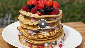 Rood fruit pannenkoekentaart