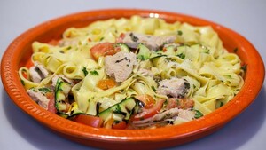 Pappardelle con zucchine e tacchino (parpadelle met courgette en kalkoen)