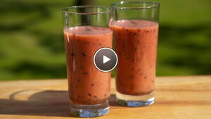 Rode smoothie met muntsiroop