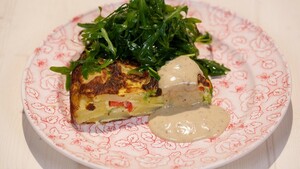 Chinese koolfrittata met ansjovisdressing
