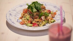 Quinoasalade met rivierkreeftjes en krab