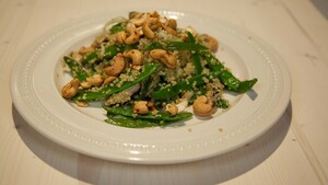 Quinoawok met peultjes