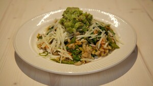 Snelle pasta met avocadodip