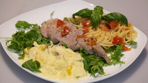 Carne di maiale alle erbe e insalata al mango (Kruidige varkenshaas met mangosalade)