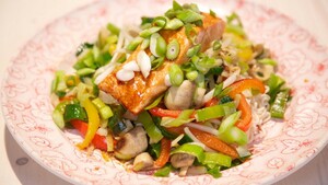 Oosterse zalm met wokgroente