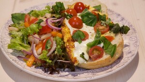 Omelet Caprese