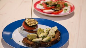 Auberginetorentjes met tomatenbrood