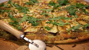Brie-pizza royale