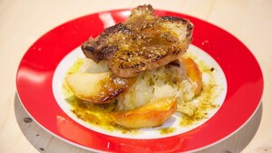 Zoet-zuurstamppot met ribkarbonade