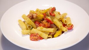 Pasta con verdure e avocado (Pasta met groente en avocado)