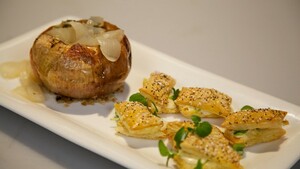 Gepofte uiensoep met kaastompoesjes en cresson