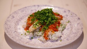 Makreel in tomatensaus en bieslookrijst