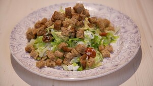 Spitskoolsalade met geitenkaas