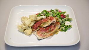 Forelfilet met amandelkruim, gemarineerde artisjokharten en groene salade