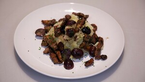 Zuurkool met gebakken blauwe druiven
