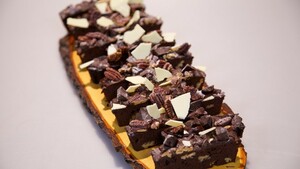 Sticky finger-brownies