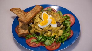 Auberginestoof met witte bonen en knoflookbrood