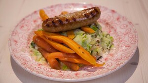 Gepofte waspeen met gegrilde braadworst