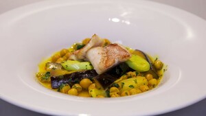 Kikkererwten met roodbaars in saffraanbouillon