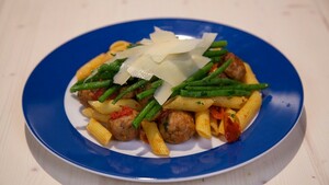 Penne met kipgehaktballen
