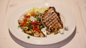 Gekaramelliseerde champignons met gegrilde varkensfilets
