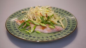 Misomakreel en noedelsalade