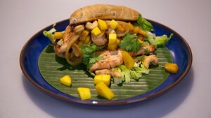 Broodje Thaise kip met mangocurry