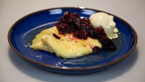 Crêpes Suzette met peren-cranberrycompote