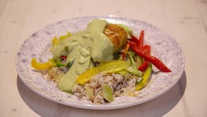 Kerrie-kabeljauw met avocadosaus