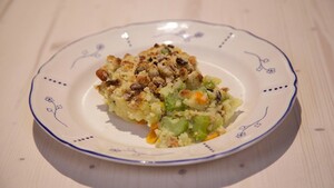 Bleekselderij-appelstamppot met studentenhavercrumble