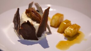 Bitterkoekjesijstaart met ananas