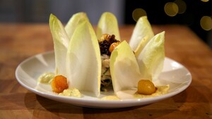 Makreelsalade met gekaramelliseerde appel