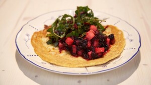Pastinaakpannenkoeken met appel-cranberrycompote