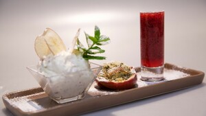 Gepofte sterappels met cranberrysorbet en cranberryhangop