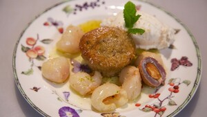 Chinese cakejes met gebakken lychees