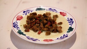Knolselderijsoep met chorizo