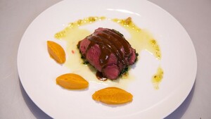 Rosbief van hert met bockbiersaus