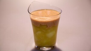 Kaneelyoghurt met appel-gembercompote