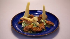 Krokante kalfszwezerik met puree van knolselderij en mosterdvinaigrette