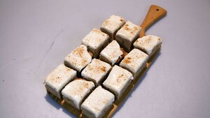 Chunky apple cake