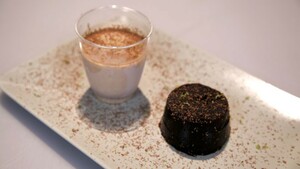 Tamarindepudding met pinda li (ijs van pindakaas)