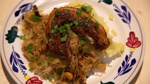 Knoflook-aardappelpuree met zoete zuurkool