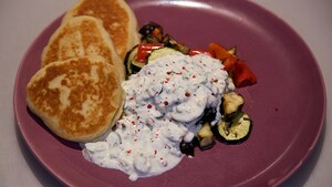 Afghaanse yoghurt met mediterrane groente en batbots (panbrood)