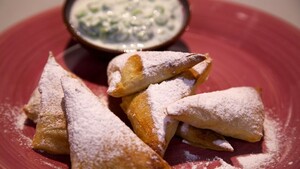 Samosa’s uit de Antillen met een vulling van pompoen en quinoa