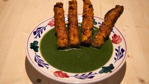 Gorgonzola-spinaziesoep met hartige soldaatjes